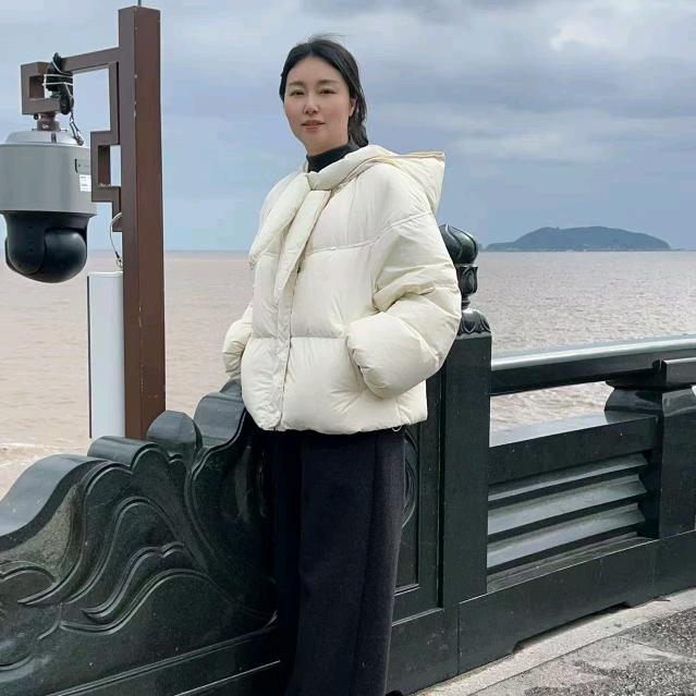 女人世界靓阁女装（秋英）