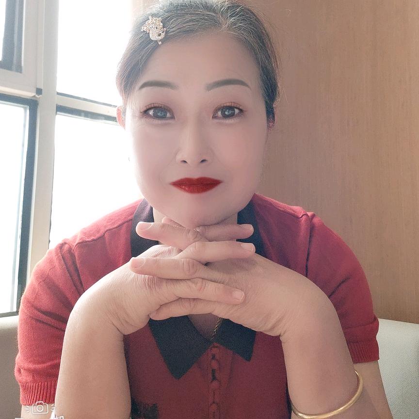 淡然微笑💃
