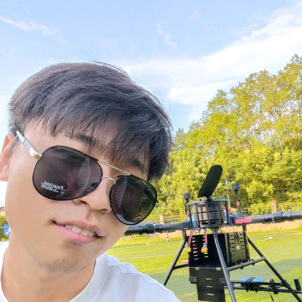 黑不溜秋的教员