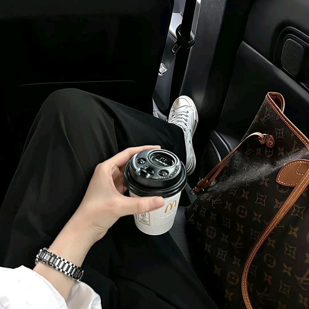 ᥫᩣᩚ 𓂂𓏸𓂃H
