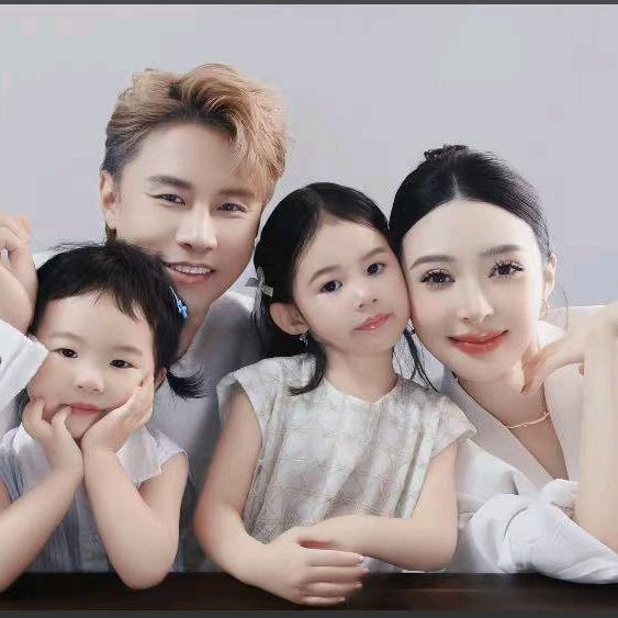 李老板的三宝贝☺️☺️