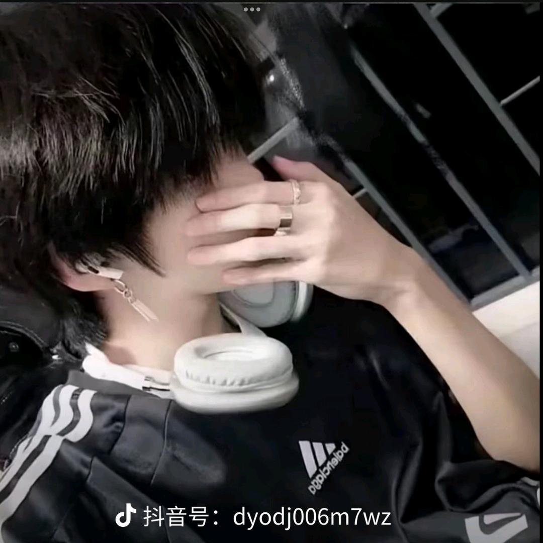 劝你点个关注😃