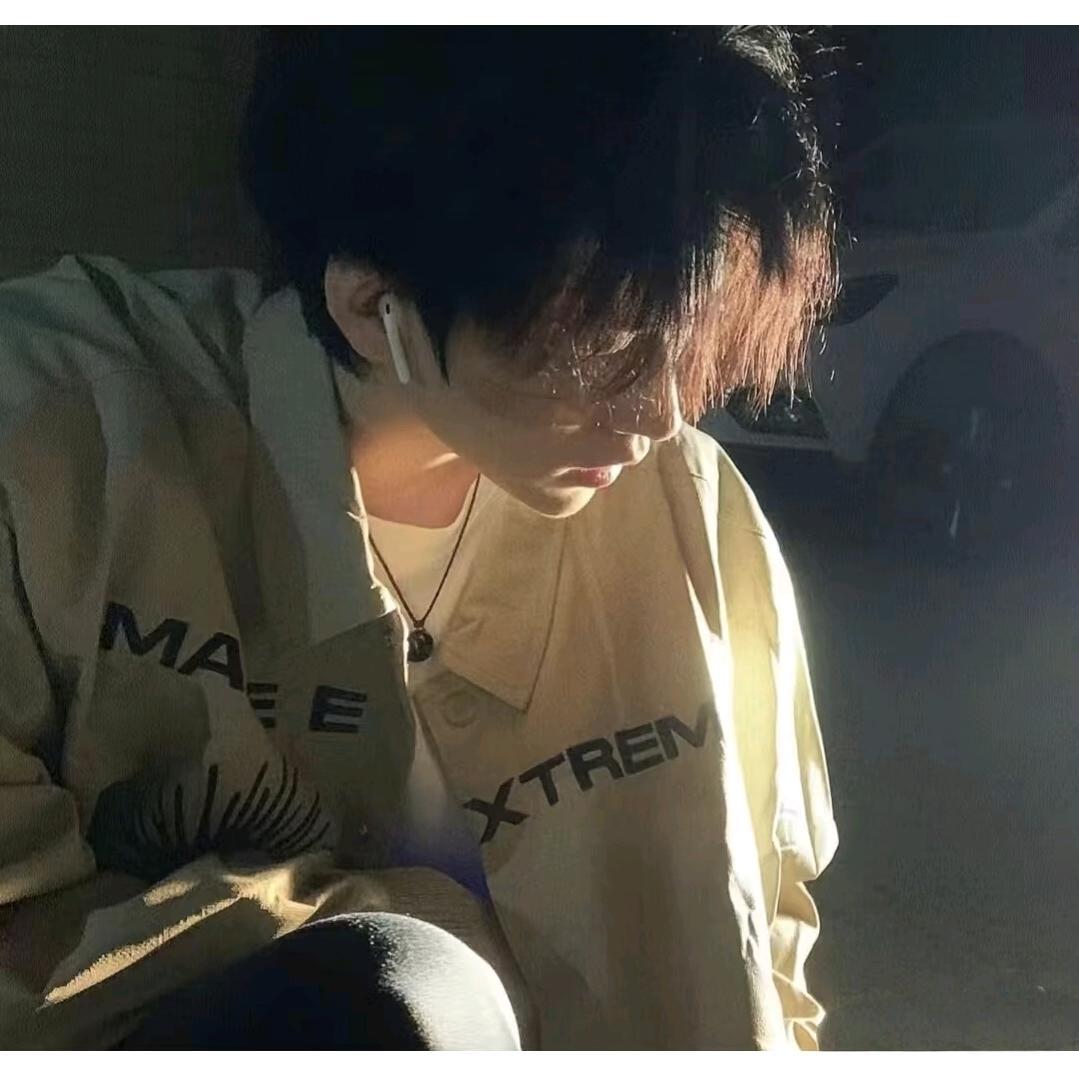 㣻罖