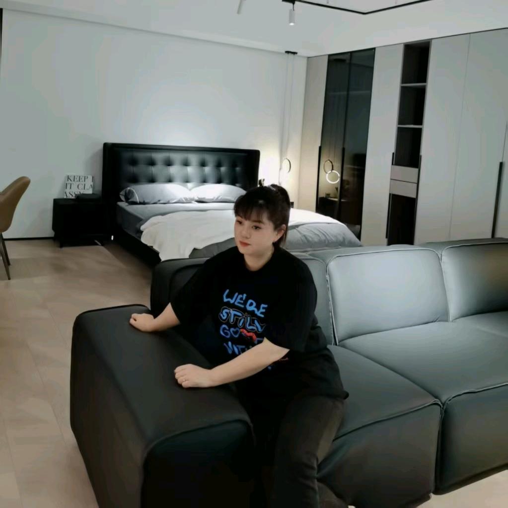 卖家具的雷圈圈