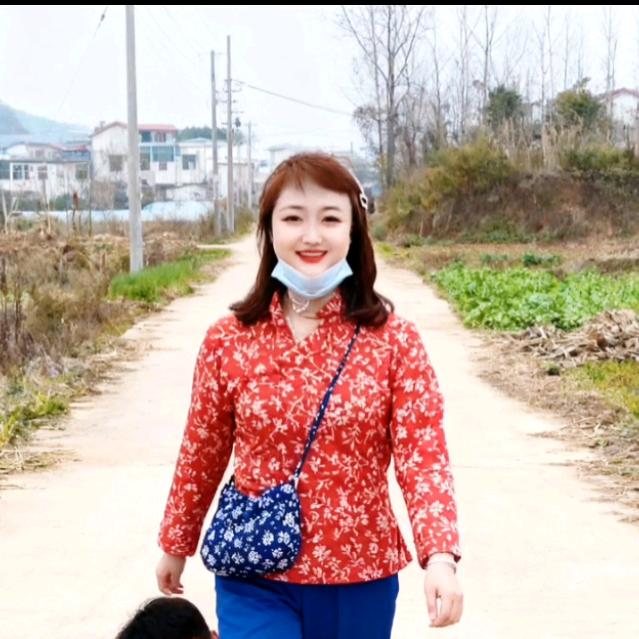 李琴。全家幸福