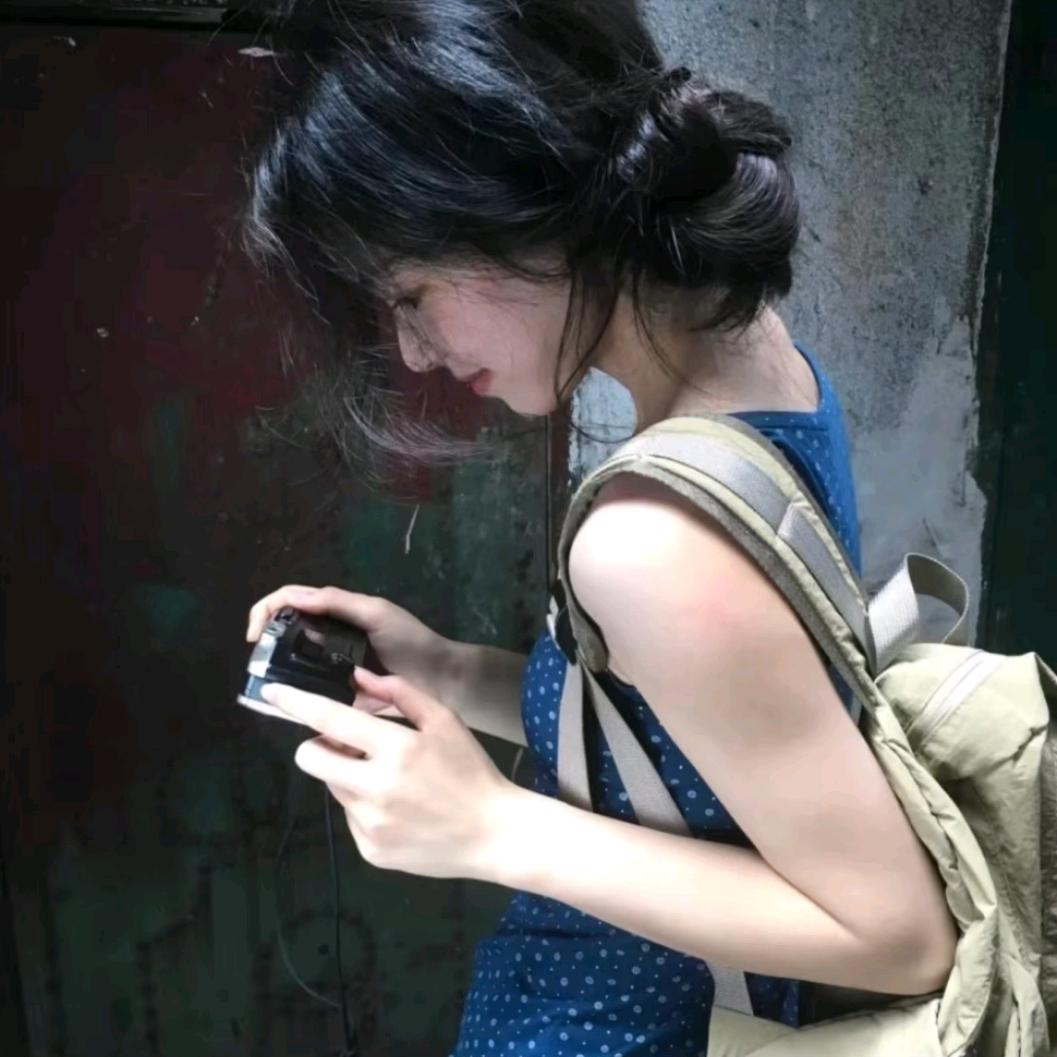 衿雪梨子.