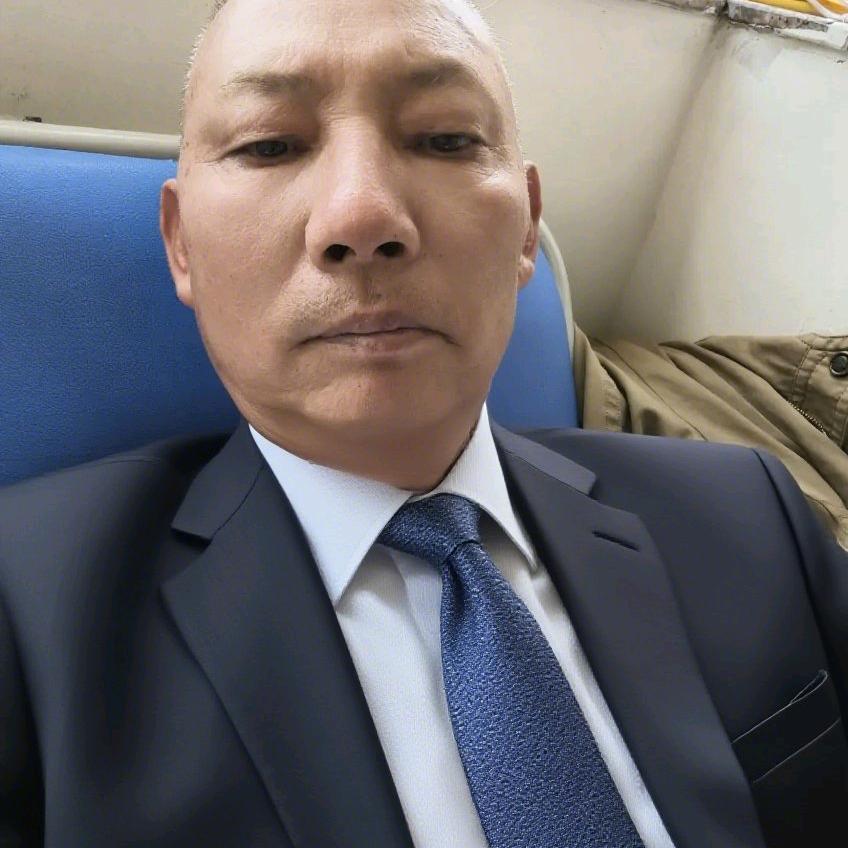 水刅木头像