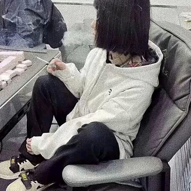 混过社会卖过萌