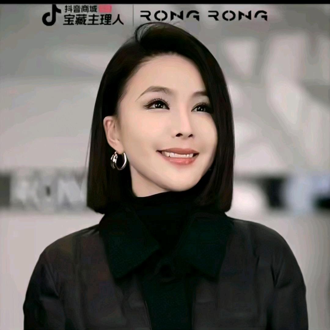 溶溶RONGRONG-高级穿搭