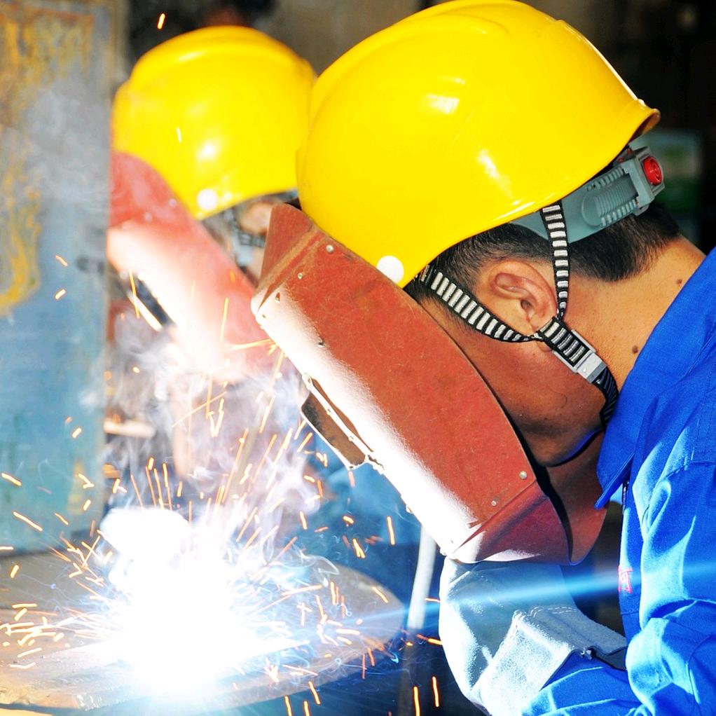 五年箱厂-焊工阿勇