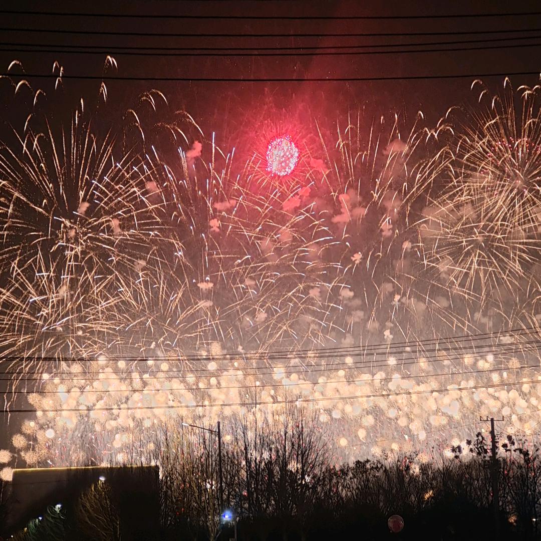 万芳兴便利店(松园南小区店)一愣直播号