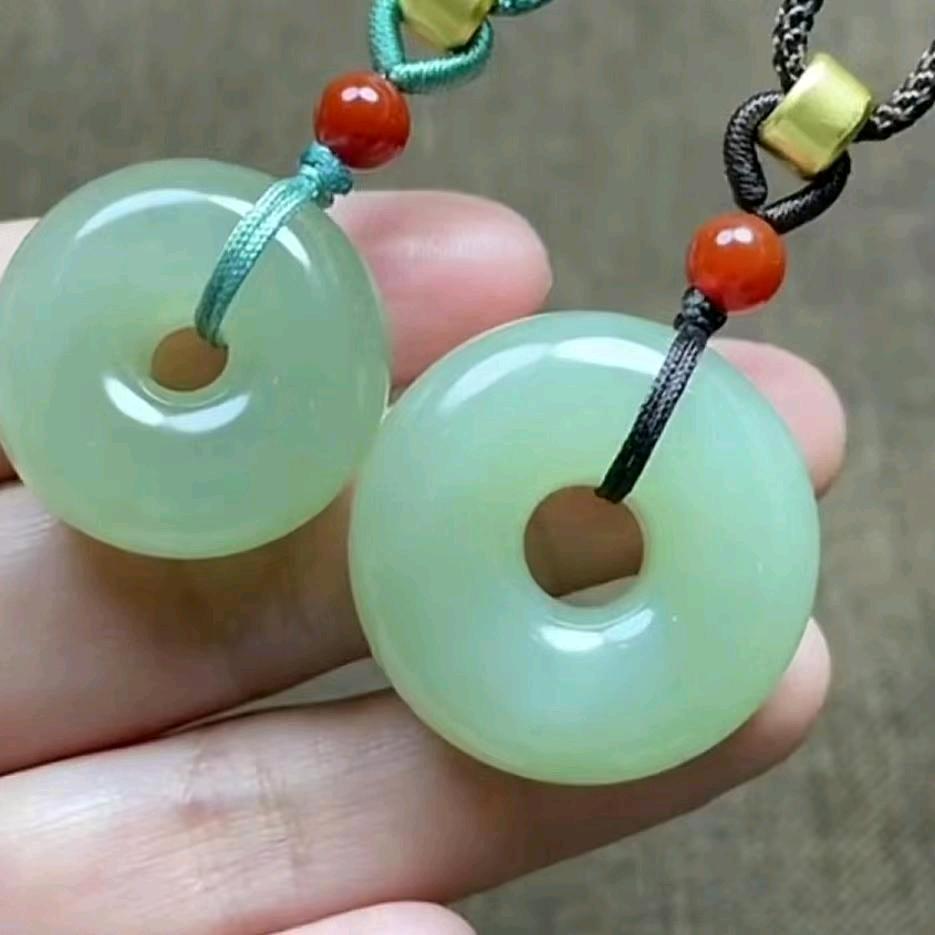 浅笑掩饰泪光