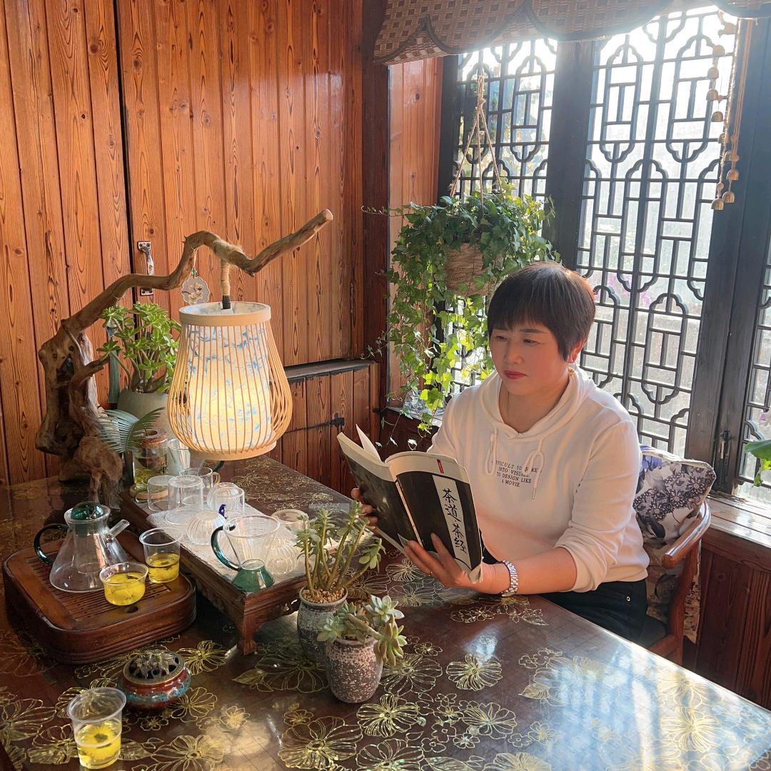 寒风中的梅