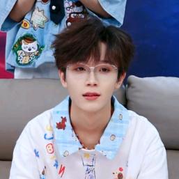 过期十年非常特别超级真的很臭的汉堡🍔