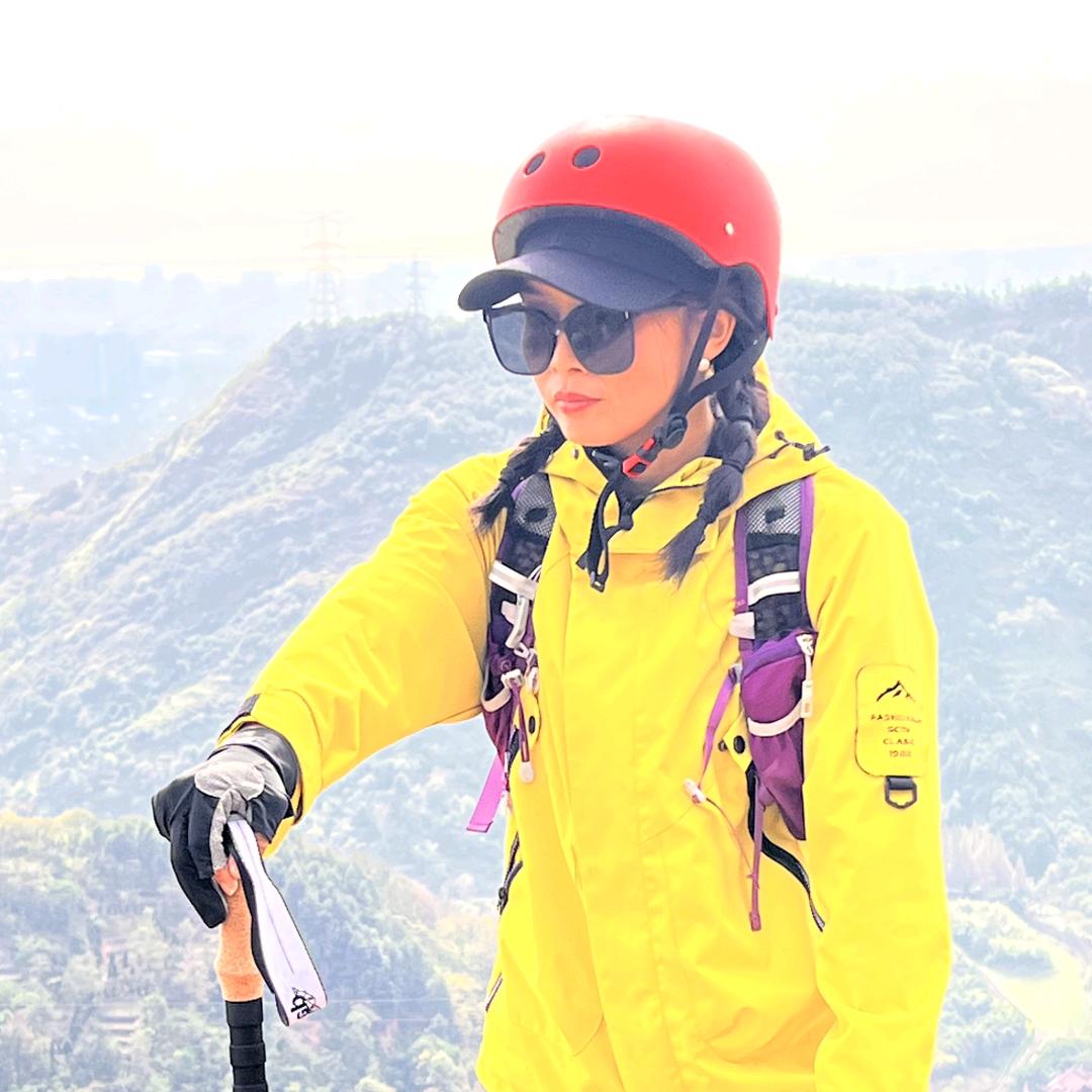 爱爬山的小趴菜