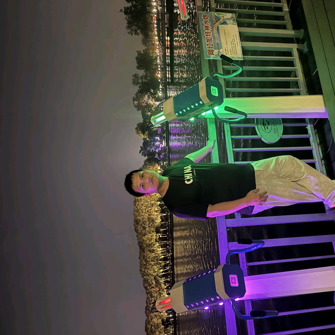 逆光|๑°ｪ°๑)ﾉ奔跑