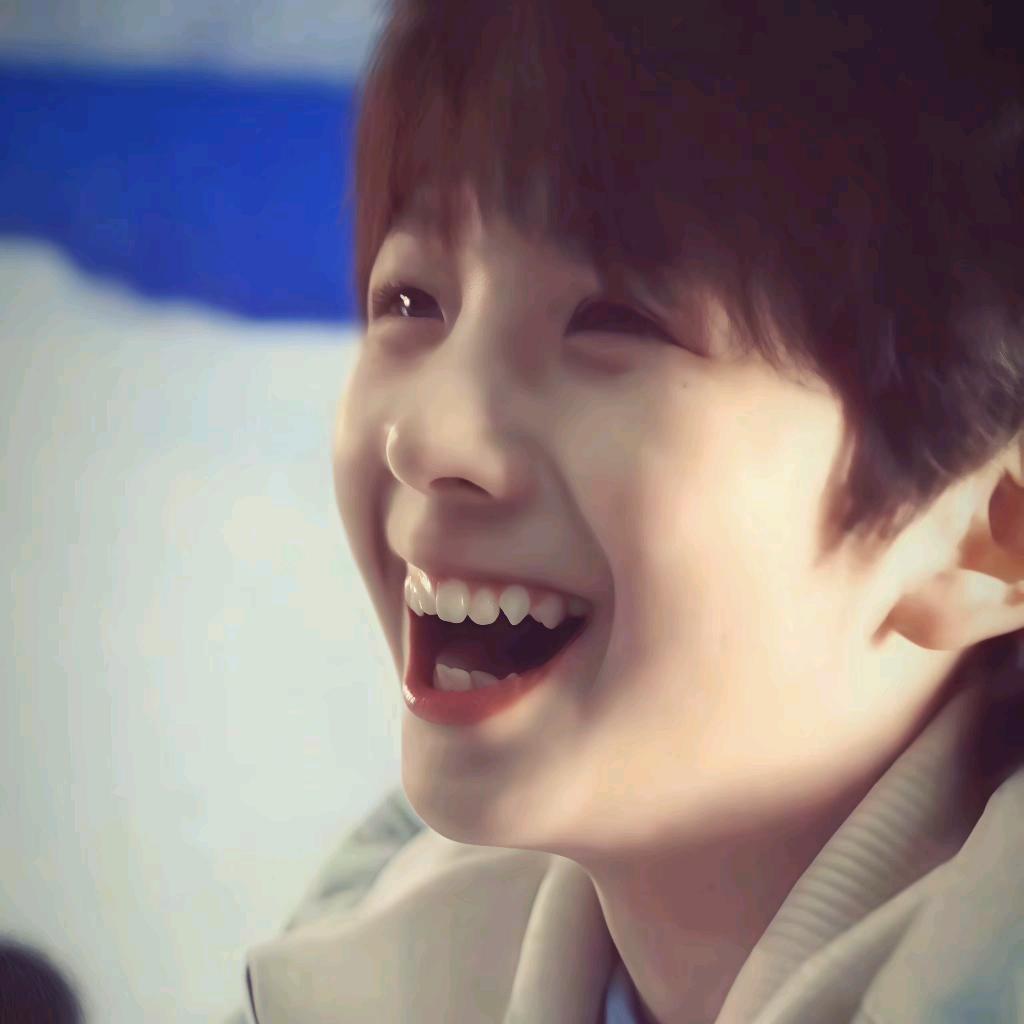 是小猫，是小猫，正暖暖地睡觉～