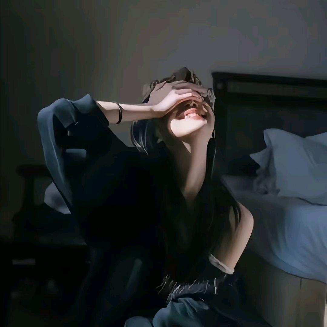 ღ  W