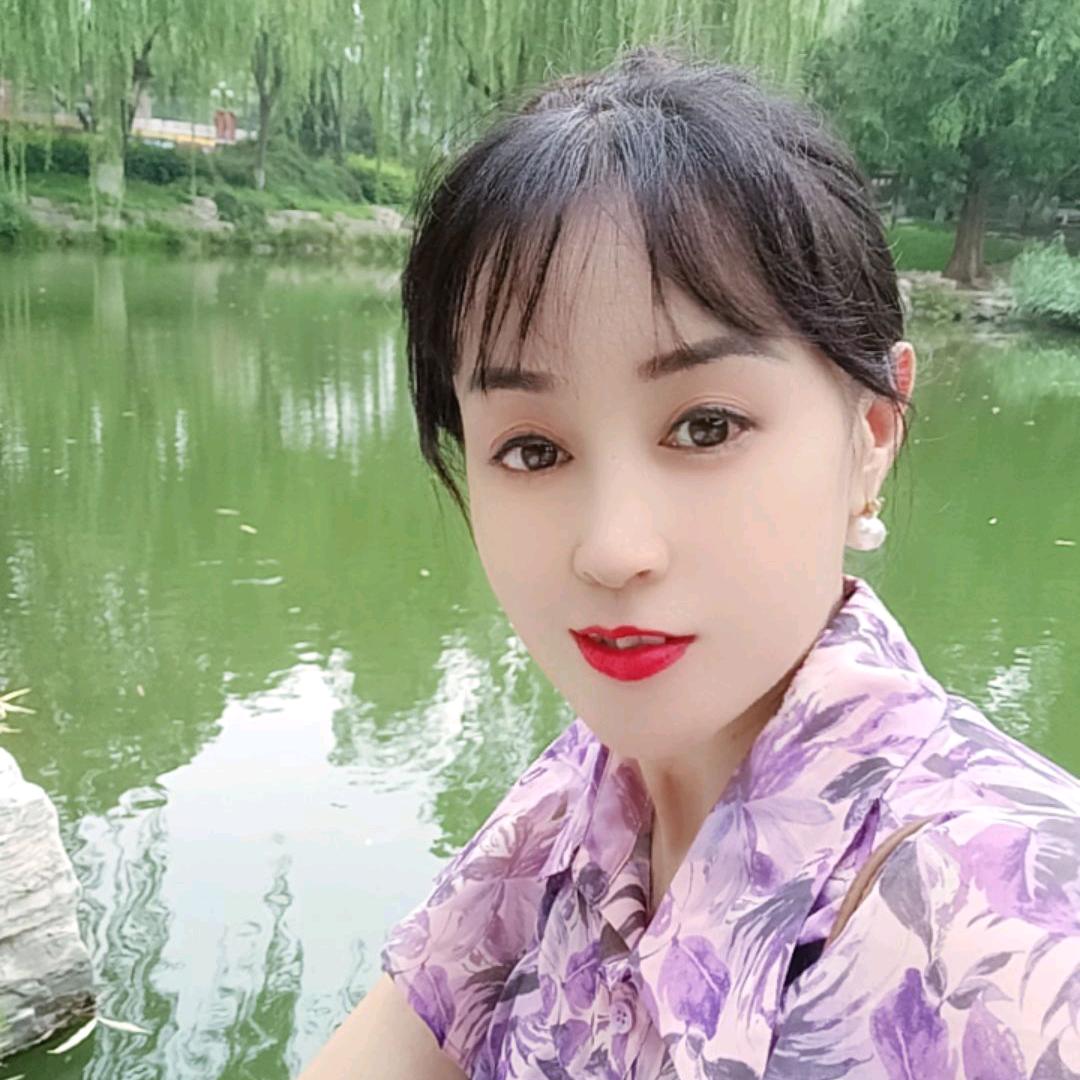 庄浪卡伊奴品牌女装