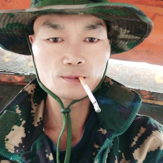 冯江妹为你而奋！老兵专业打混凝土