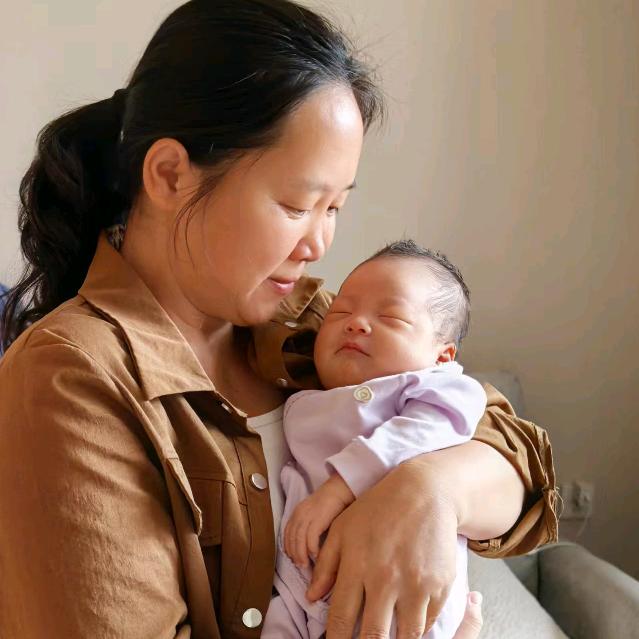 月嫂/育儿师左左