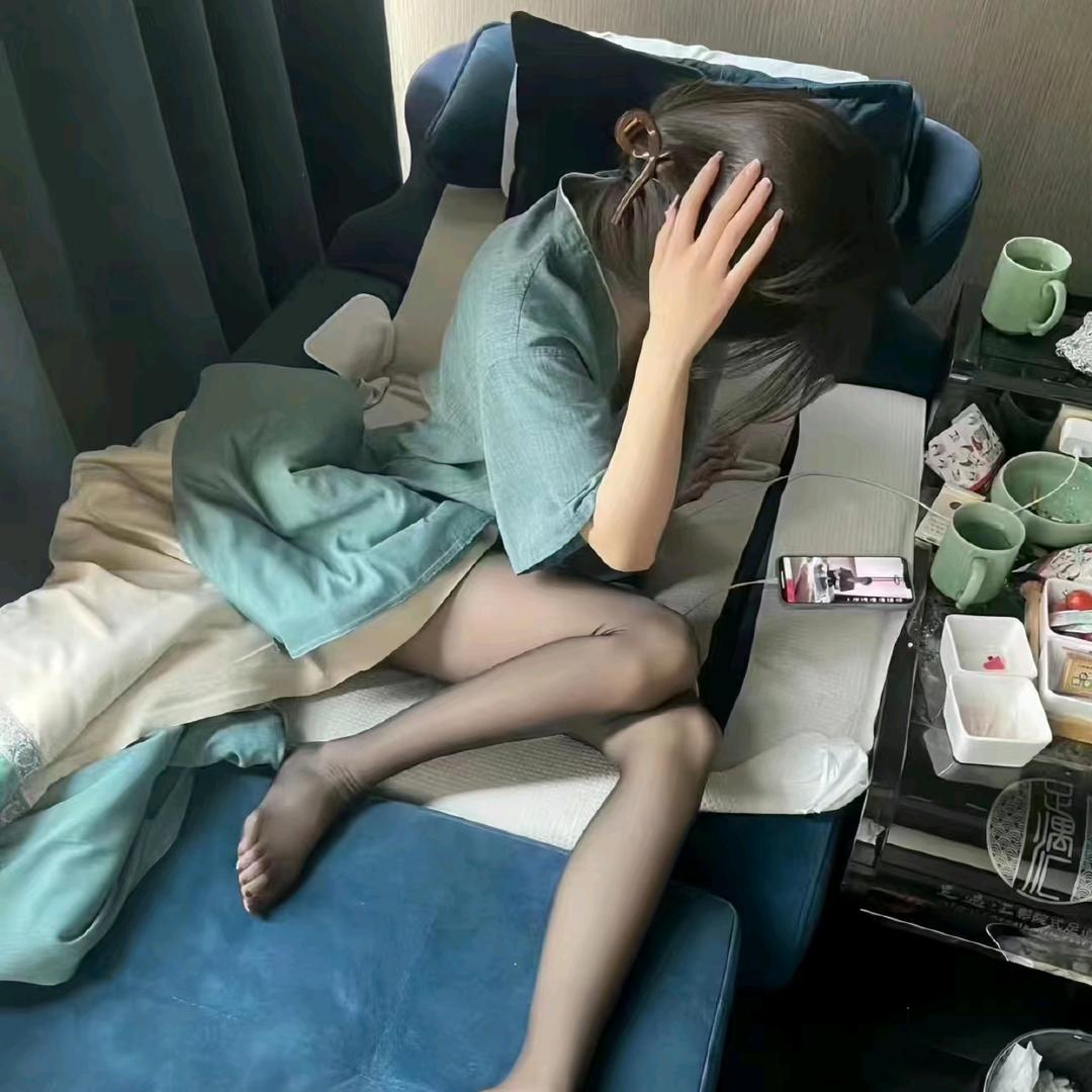 八月&