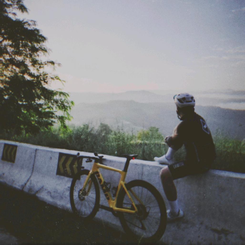 山 巅