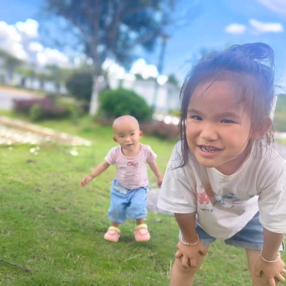 小眼邓大眼👦👩👧👧🏻