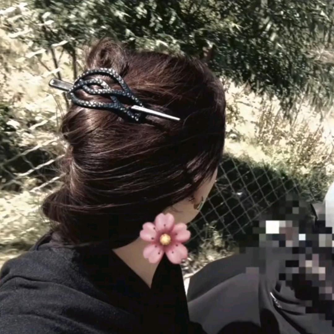 青🌹措  ¹³₇₆ 🐎