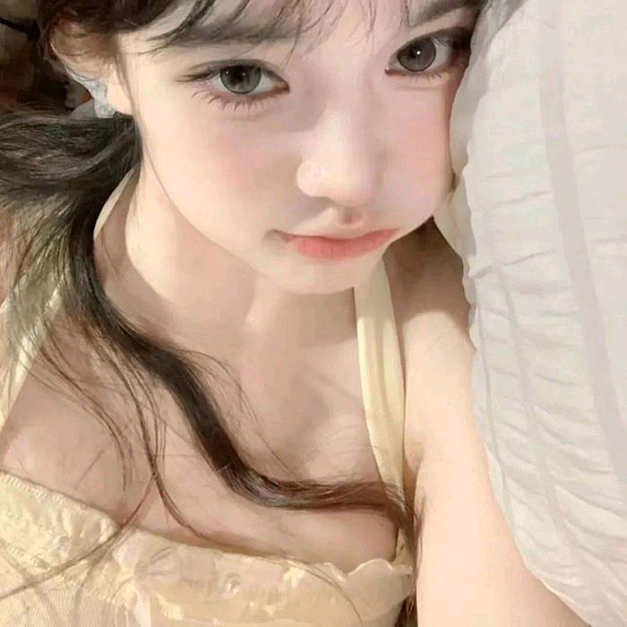 广科芮芮学姐(主页有新生👗）