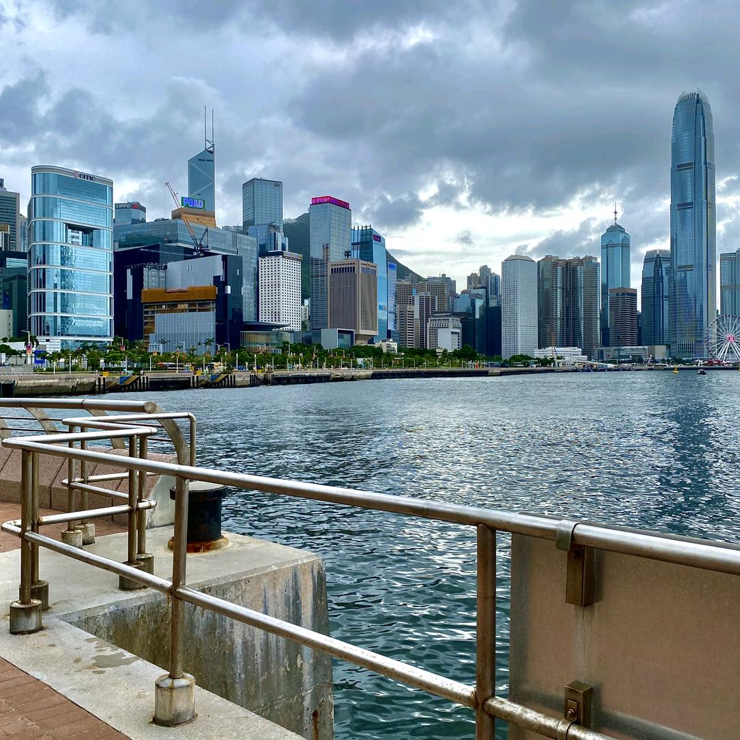 ( っ'-')╮ =͟͟͞͞