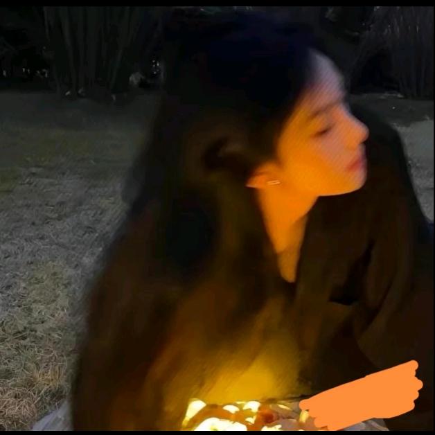 L……
