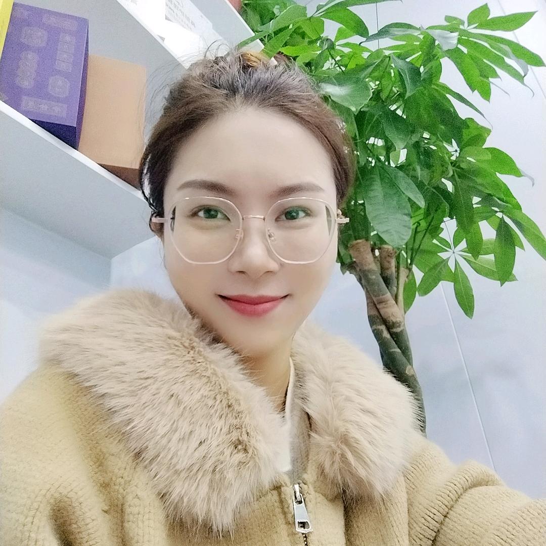 在祁门开可视采耳店的英姐