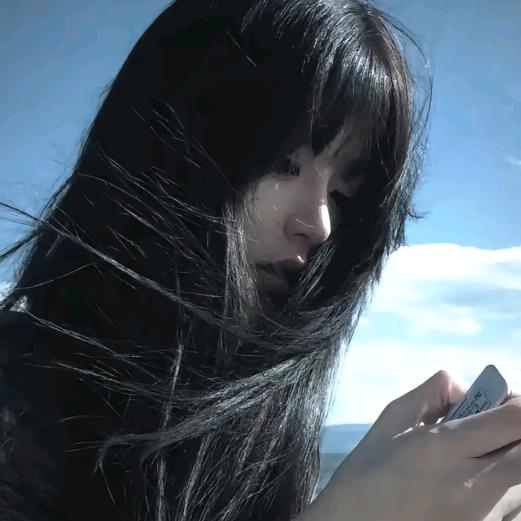 欣