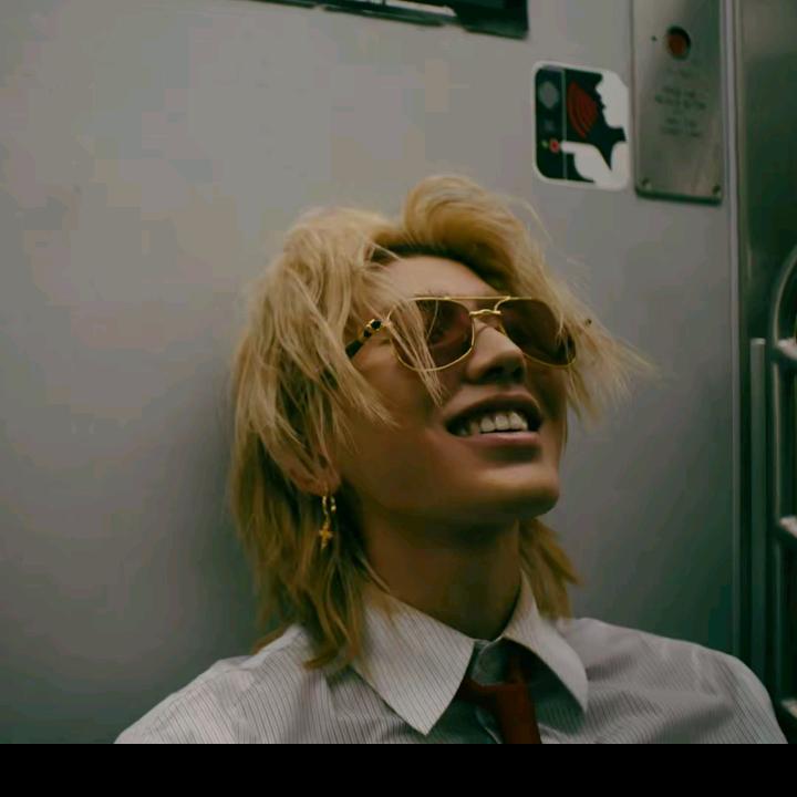 迎着阳光盛大逃亡