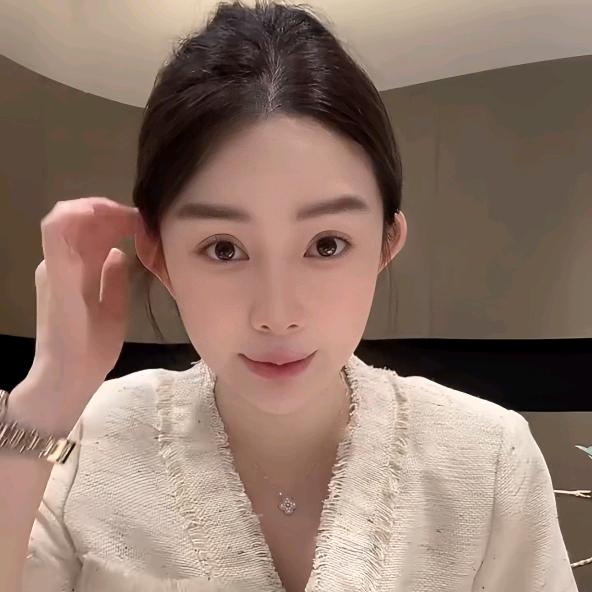 梦梦ZHUI MU-穿搭分享