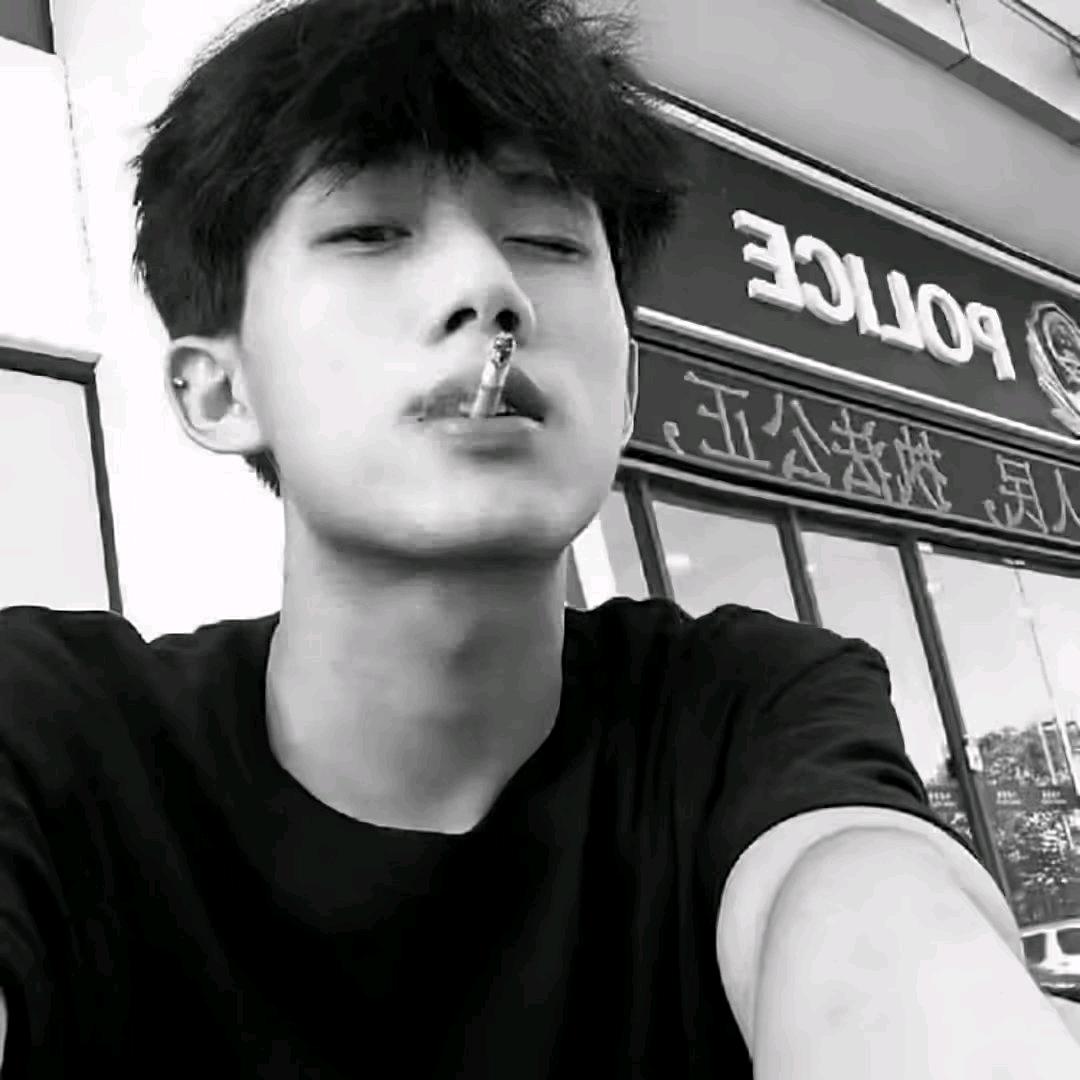 一张黑面具