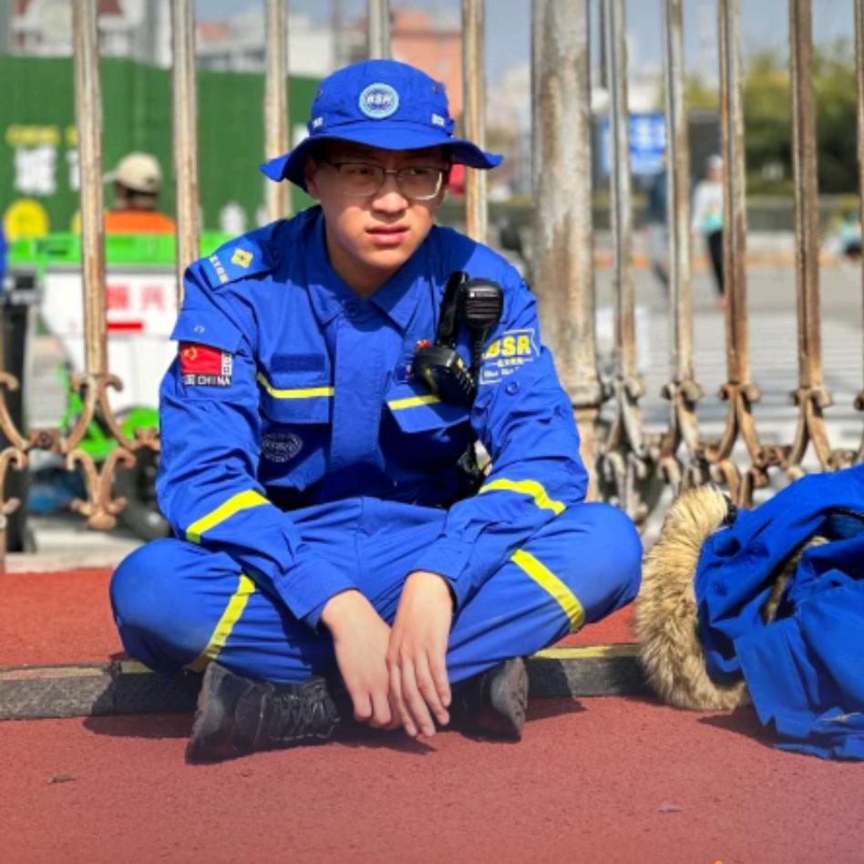 蓝天救援队/翰文