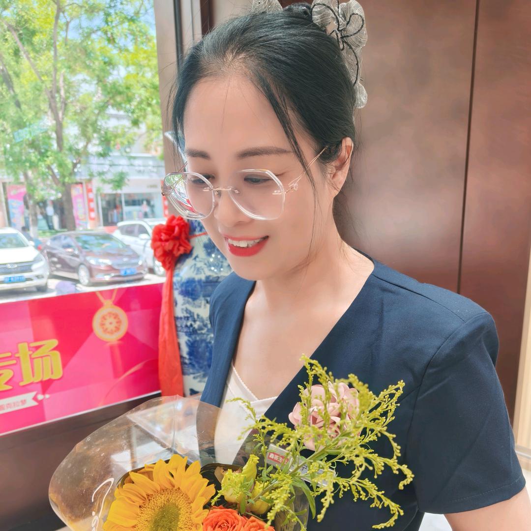 Kiki曲宁克鑫荟金行文化里店