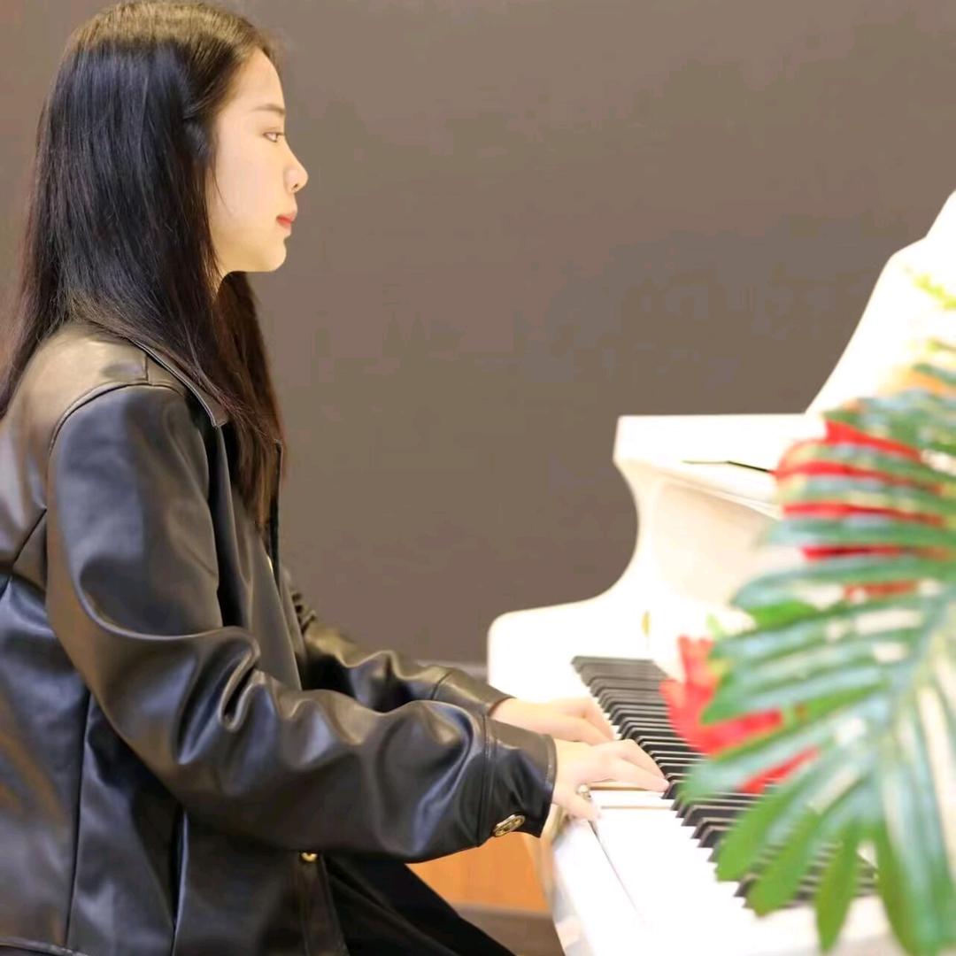 灵通现代钢琴🎹张老师