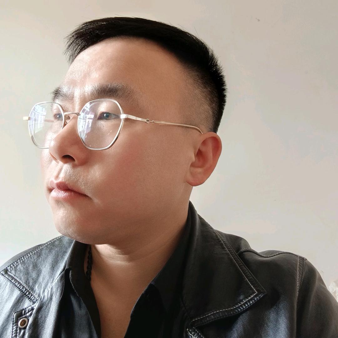 @周鸿星