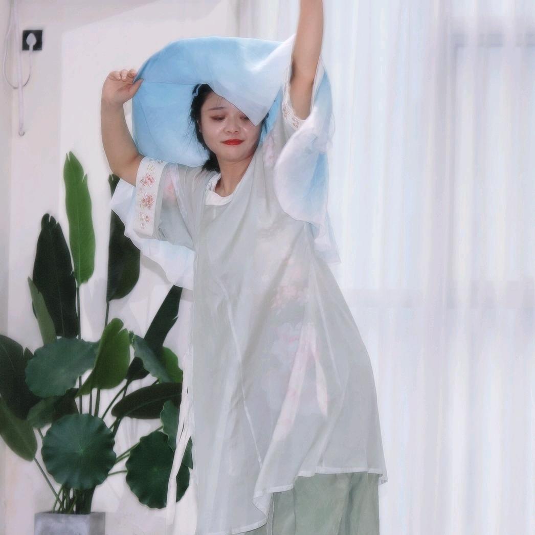 爱蹦哒的圆圆子