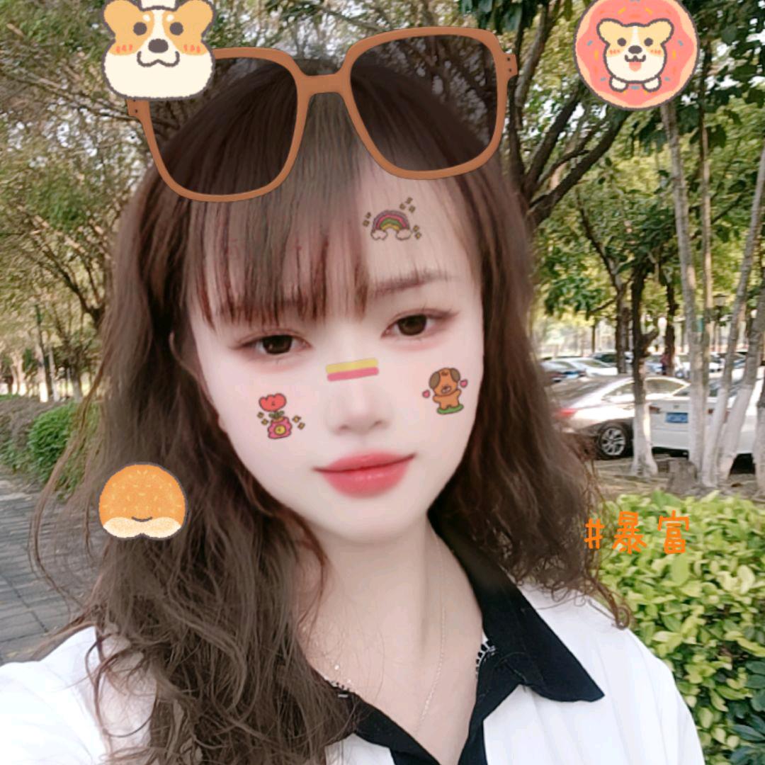 苗族姑娘龙思彤