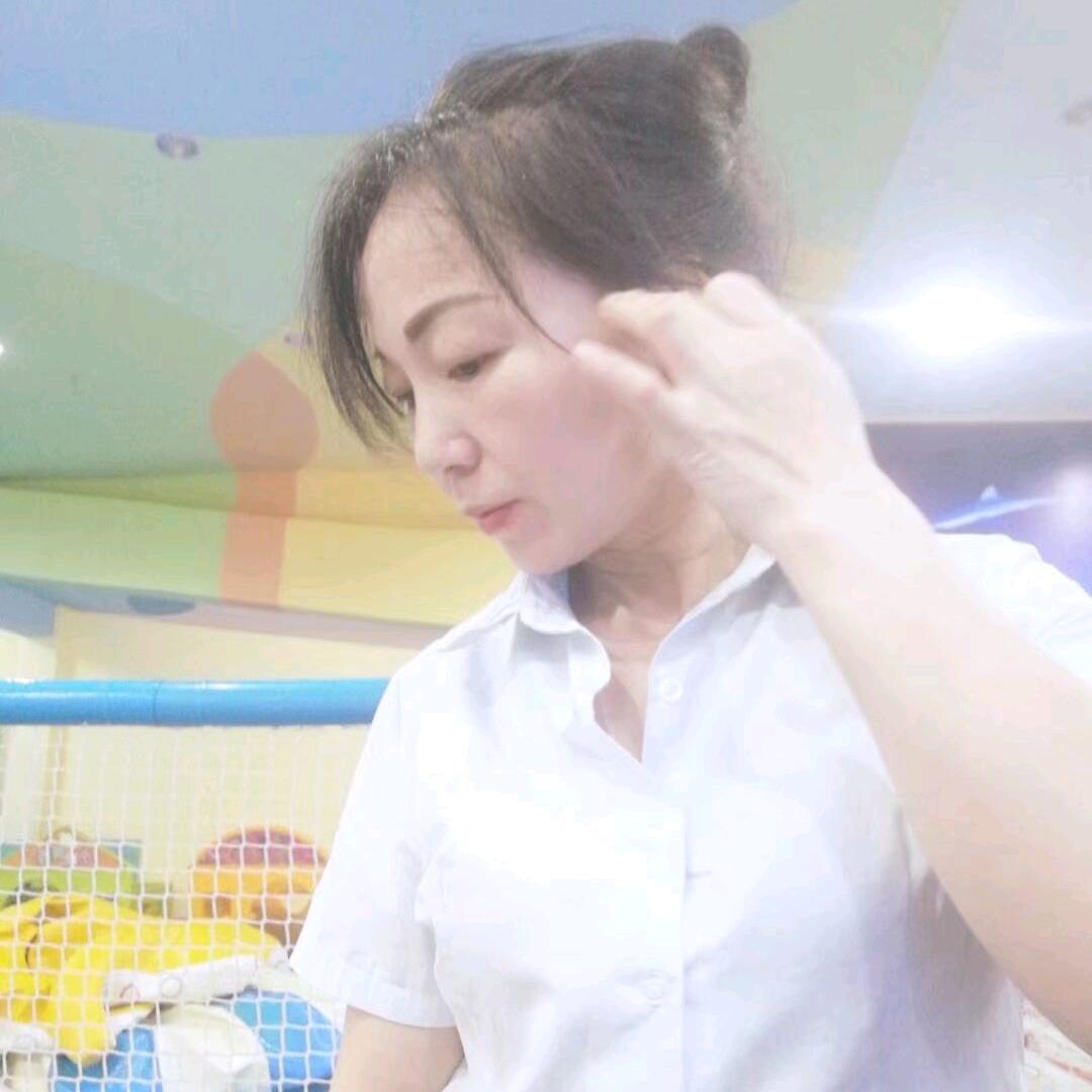 卫芳（舞动青春鼓舞团）