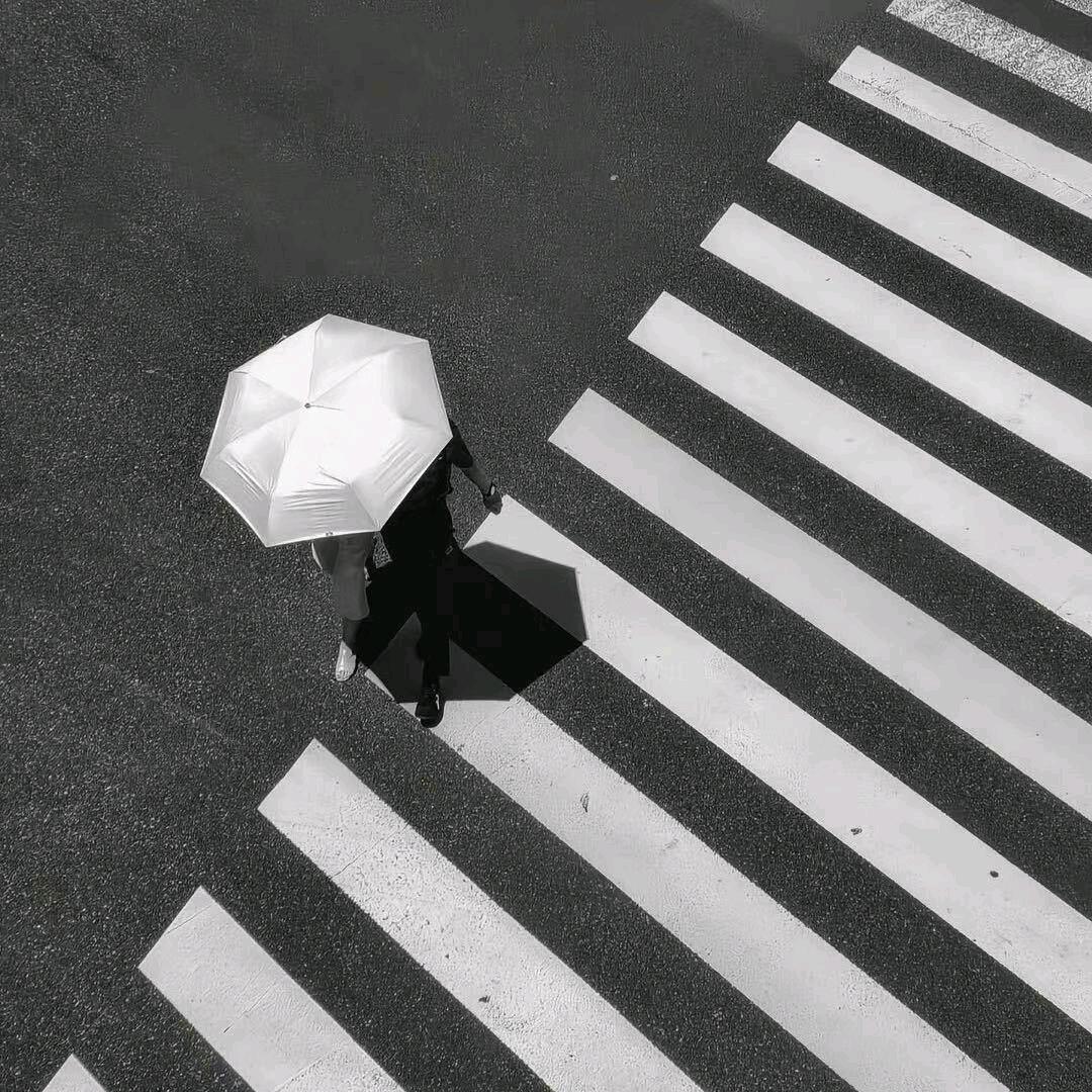 镹