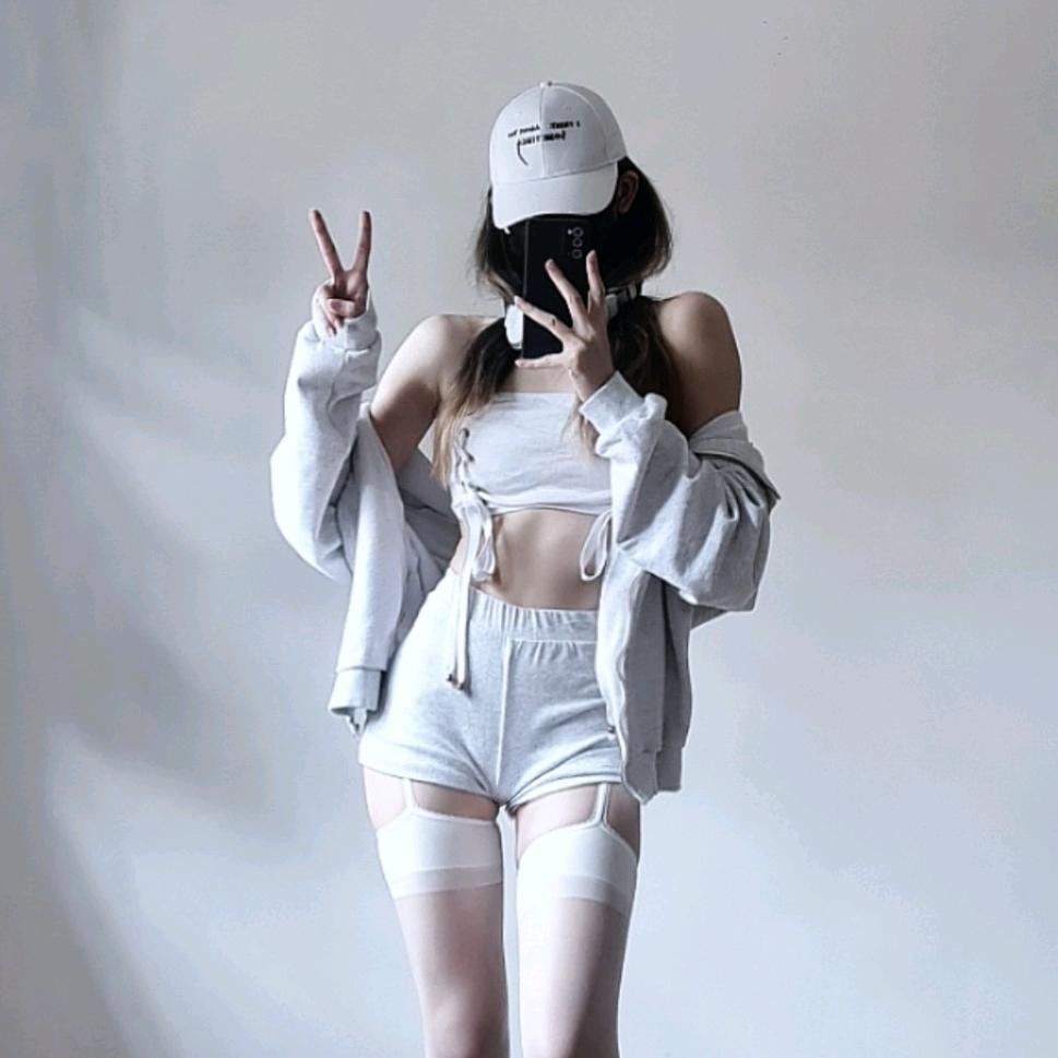 Gwen雯雯 (活了 尽快更新)