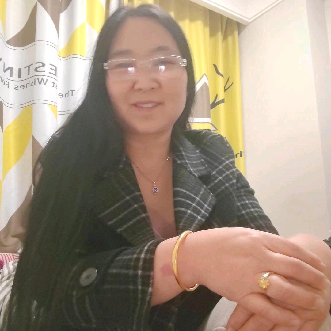 桃桃每周一下午1点左右开播