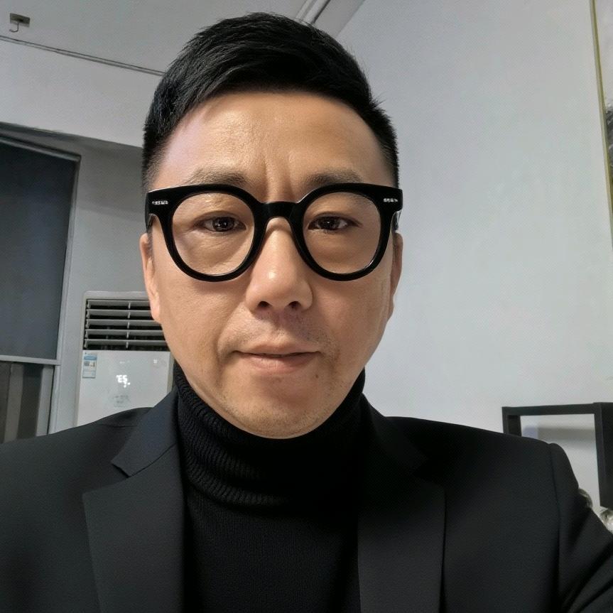 懂你的灯具设计师阿龙