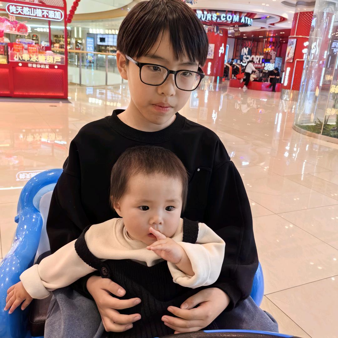 俩个皮夹克，❤✌🏻✌🏻💖