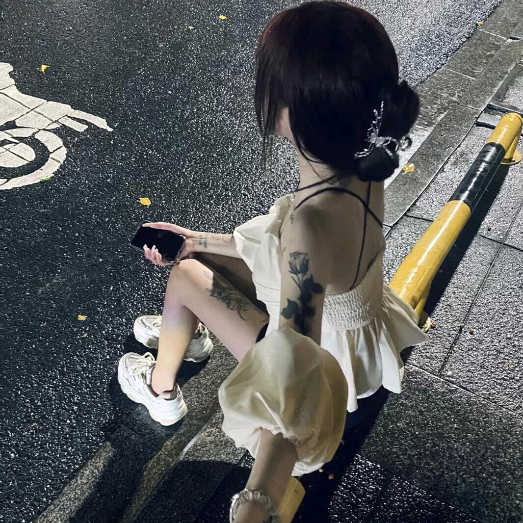 情不深.
